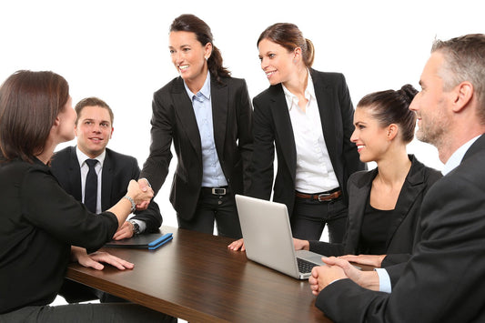 Business ohne Sprachbarrieren – Wie Übersetzer-Kopfhörer internationale Meetings revolutionieren